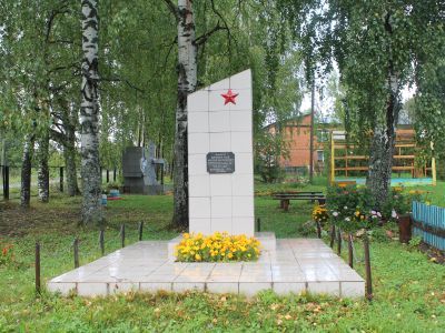 Памятник неизвестному красноармейцу гражданской войны. 1968 г.