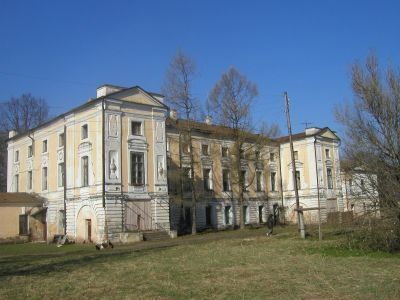 Главный дом с флигелями