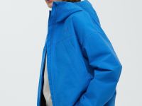 Ветровка с капюшоном и регулируемым поясом