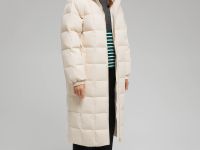 Пуховое пальто с капюшоном