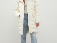 Утепленное пальто силуэта oversize