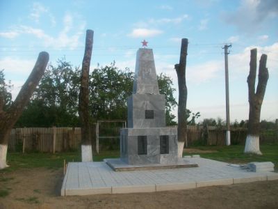 Памятник в честь воинов, погибших в годы гражданской и Великой Отечественной войн