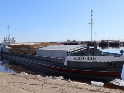 В Якутске встретили первый теплоход навигации 2023 года