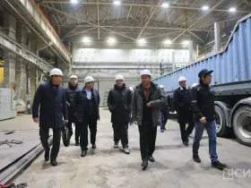 Председатель комитета Совета Федерации Андрей Кутепов посетил Жатайскую судоверфь