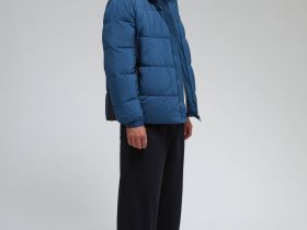 Утепленная куртка с капюшоном