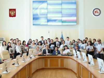 Выпускникам уникальной экспериментальной школы-интерната «Арктика» вручили аттестаты