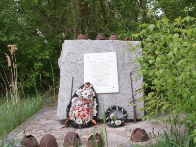 Памятный знак на месте боев курсантов и командиров Винницкого военно-пехотного училища летом 1942 г.