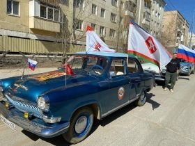 Колонна ретро-автомобилей проехала по улицам Якутска в честь 80-летия Победы
