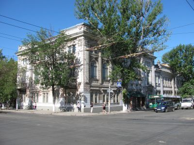 Дом, в котором в 1919 г. находился штаб южной группы Восточного фронта под командованием Фрунзе Михаила Васильевича