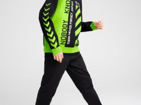 Свитер трикотажный для мальчиков