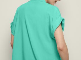 Блузка с коротким рукавом и отложным воротником