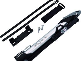 Компактный насос GIYO GM-71 с манометром и шлангом (серебристый)