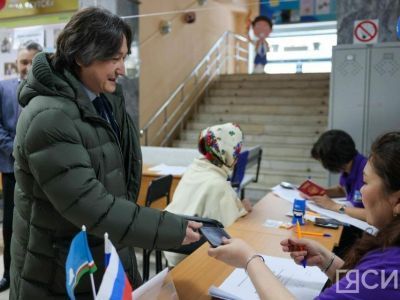 Первый вице-премьер Якутии Джулустан Борисов проголосовал на выборах президента России