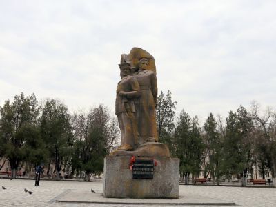 Памятник Ф.Г.Подтелкову и М.В.Кривошлыкову