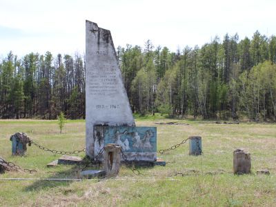 Стела на месте разгрома группировок генерала Пепеляева отрядом Е.И. Курашова 2 марта 1923 г. Автор И.К. Лазарев, железобетон, 1967 г.
