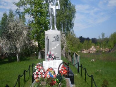 Братская могила воинов Советской Армии, погибших в период Великой Отечественной войны