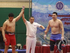 Сенсационно завершился турнир по мас-рестлингу Харлампия Васильева в Якутске