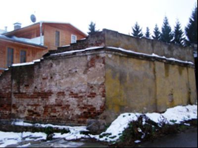 Ограда дома причта