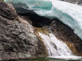 «В горах Семи Хребтов. Водопады хребта Сэттэ Дабан»
