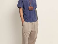 Футболка свободного силуэта с v-образным вырезом