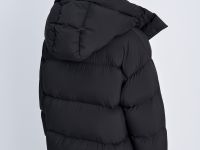 Стеганый пуховик с воротником-стойкой