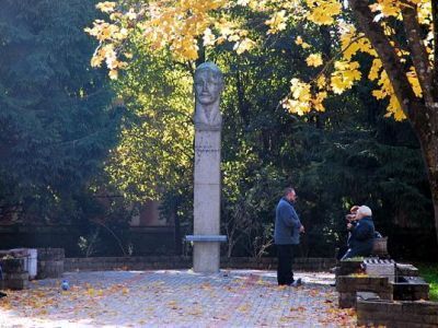 Памятник В.Э.Кингисеппу