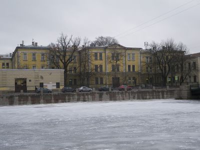 Главное здание с 6 флигелями, два здания кухни и прачечной