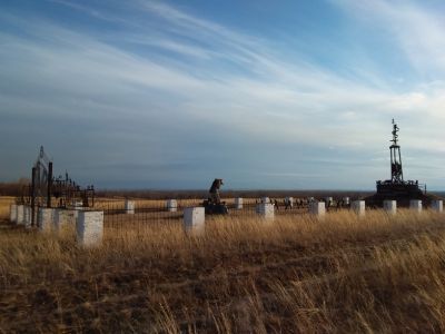 Мемориальный комплекс воинам, погибшим в годы Великой Отечественной войны (1941-1945 гг.)  совмещен с братской могилой партизан Гражданской войны и памятником участникам войны в Афганистане