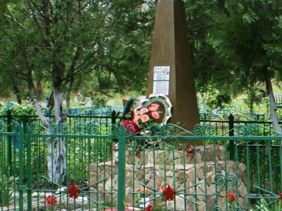 Братская могила советских воинов
