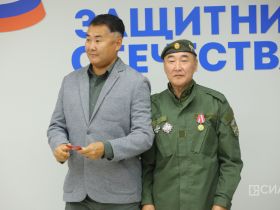 Якутянам вручили нагрудные знаки союза добровольцев Донбасса