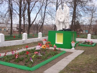 Братская могила с захоронением воинов, павших в период Великой Отечественной войны 1941—1945 гг.