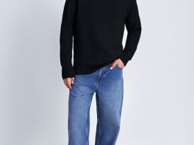 Джемпер прямого силуэта с округлой горловиной