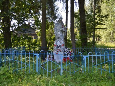 Братская могила воинов Советской Армии, погибших в 1944 г.