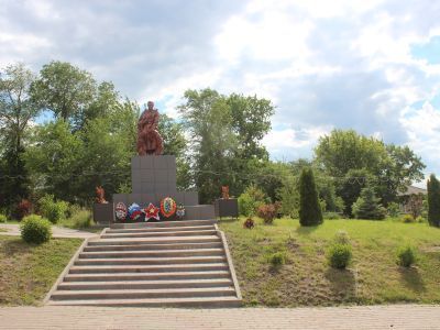 Памятник погибшим советским воинам