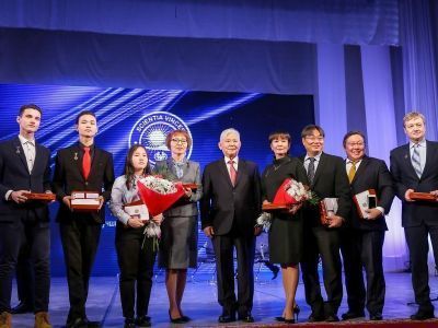 В день рождения первого президента Якутии будут награждены стипендиаты «Знанием победишь»