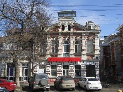 Жилой дом А.И.Шумилина: Двухэтажное каменное здание Ретроспективное барокко