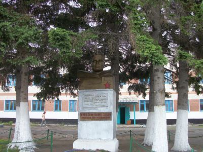 Бюст Героя Советского Союза А.И.Крючкова, участника Великой Отечественной войны (1941-1945 гг.)