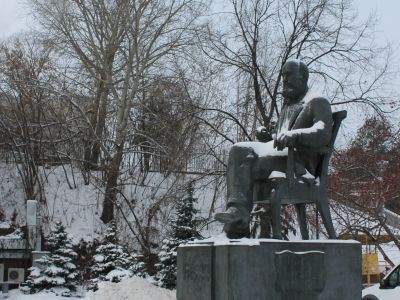 Памятник Бутлерову А.М.