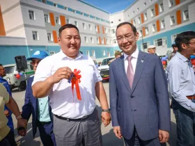 17 новых автомобилей передали районным больницам Якутии