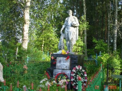 Братская могила советских воинов, павших в боях с фашистами