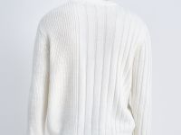 Джемпер с округлым вырезом прямого силуэта