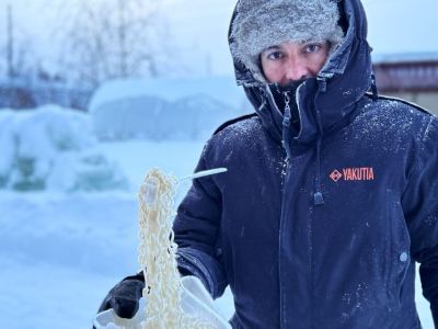 Опыты на морозе, северное сияние и купание в проруби: что удивило фотографа из Колумбии в Якутии