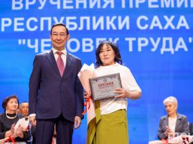 Айсен Николаев наградил 50 якутян премией «Человек труда»