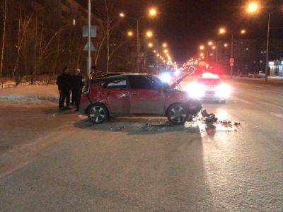 В центре Якутска пьяная девушка перевернула авто