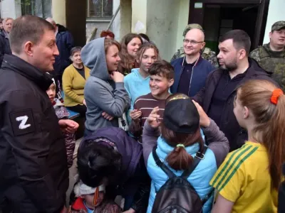 Сергей Кириенко посетил Мариуполь и встретился с местными жителями