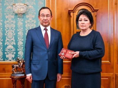 Глава Якутии передал орден Мужества матери героически погибшего участника СВО