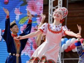 В Якутске чествовали трудовые династии, лауреатов премии и ветеранов профсоюзного движения