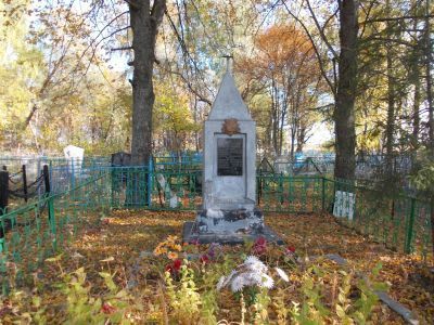 Братская могила 16 советских воинов, погибших в 1943 г. в боях с немецко-фашистскими захватчиками