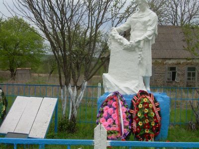 Братская могила воинов, погибших в 1941 - 1943 гг.