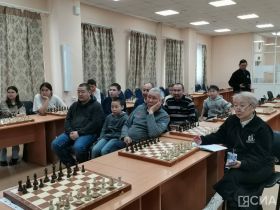Международный гроссмейстер провел мастер-класс по шахматам в Якутске